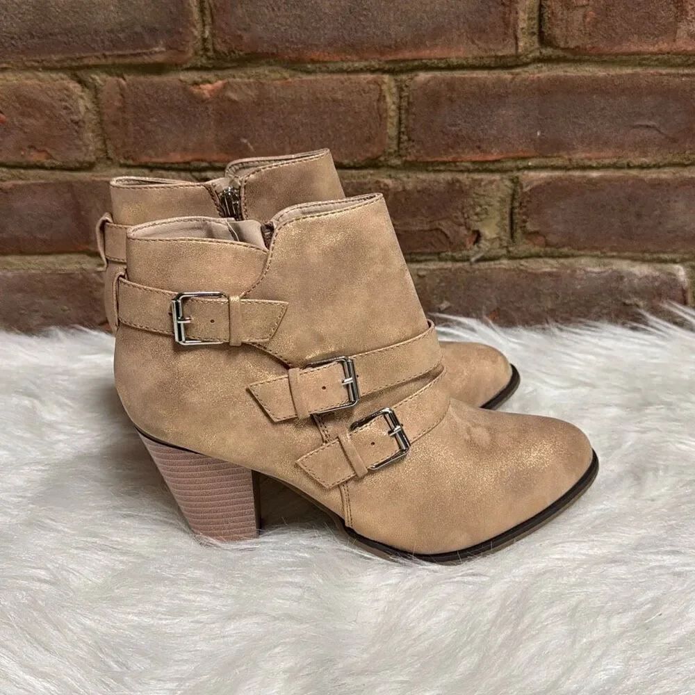 Forever Women’s Rose Gold Metallic Heeled Bootie Size 8.5 NEW